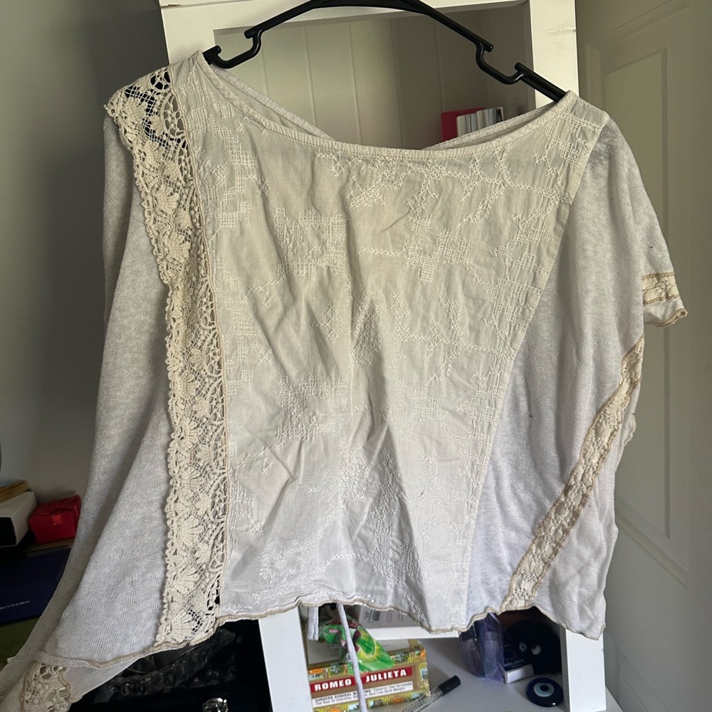 Elegant Lace Trim Women's Crop Top